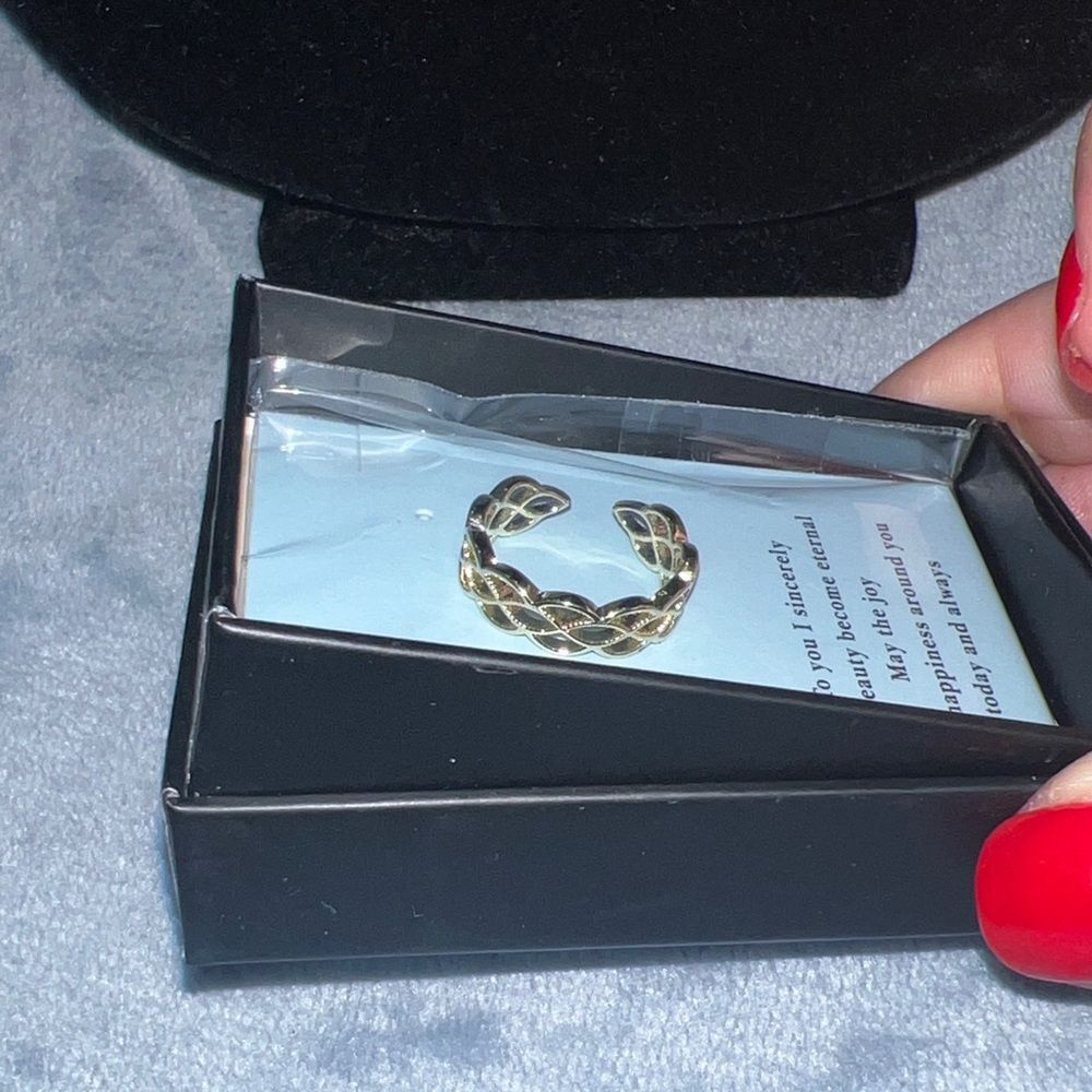 Elegant Gold-Tone Braided Toe Ring
